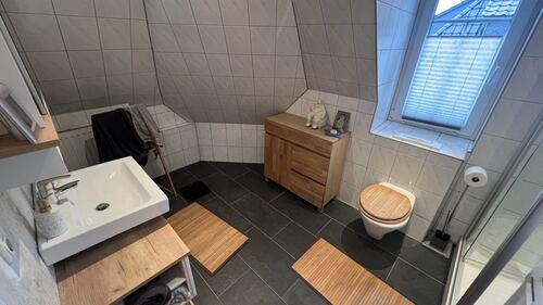 Bad mit Dusche im 2.OG - 