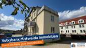 Hausansicht - Frisch renovierte 3-Raum-Wohnung mit Balkon und bodentiefer Dusche!