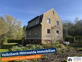 Hausansicht - Einfamilienhaus mit großem Grundstück und Doppelgarage in ruhiger Lage!