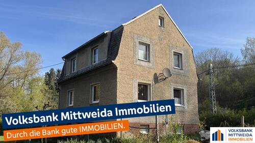 Hausansicht - Einfamilienhaus mit großem Grundstück und Doppelgarage in ruhiger Lage!