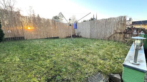 Garten mit Wäscheplatz - 