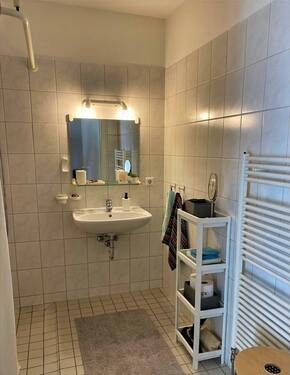 Bad mit Dusche - 