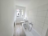Bad mit Wanne - 