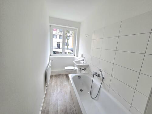 Bad mit Wanne - 