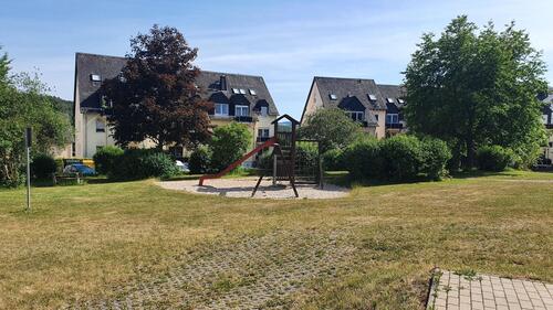 Spielplatz hinterm Haus - 