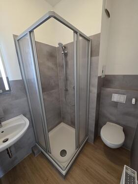 Bad mit Dusche - Etagenwohnung mit 50,00 m&sup2; in Chemnitz zur Miete