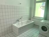 Bad mit Wanne, WC und Waschbecken 2.OG - 