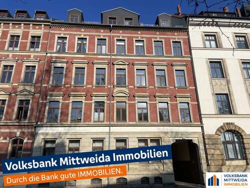 Hausansicht mit Wohnung im 1. OG - Für Kapitalanleger - attraktive Eigentumswohnung mit Balkon und Stellplatz in Zentrumsnähe!