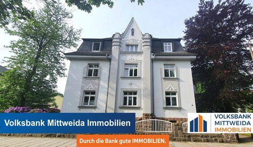 Hausansicht Straßenseite - Exklusive 5-Zimmer-Wohnung in schöner Villa. Mit eigenem Gartenbereich und Garage.