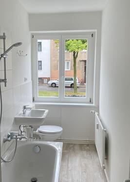 Bad - 3 Zimmer Erdgeschoßwohnung in Chemnitz