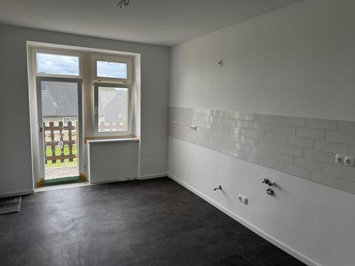 Küche mit Balkon - 4 Zimmer Etagenwohnung zur Miete in Altmittweida
