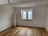 Wohnzimmer - 4 Zimmer Dachgeschoßwohnung in Altmittweida