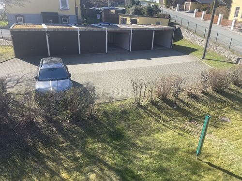 Garage und Stellplatz am Haus - 2 Zimmer Etagenwohnung in Bärenstein