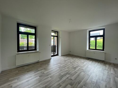 Wohnzimmer mit Balkon WE 2 - 