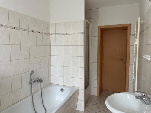 Wanne und Dusche - 