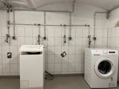 Platz für Waschmaschine und Trockner - 