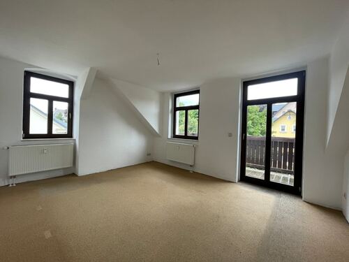 Wohnzimmer mit Balkon - 