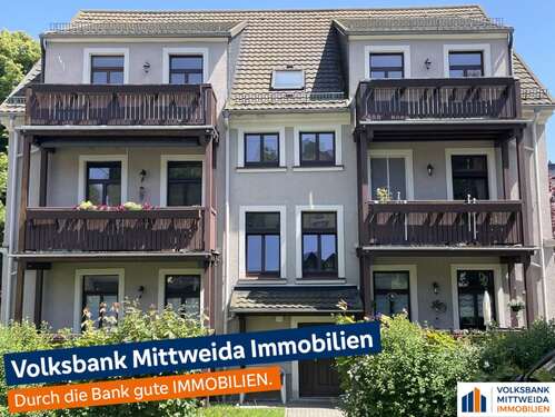 großer Balkon im DG links - Zur ANLAGE - neu vermietete schöne Maisonette-Wohnung mit Balkon, Garage und Stellplatz!
