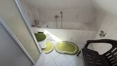 Bad mit Wanne, WC und Dusche im DG - 