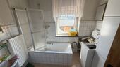 Bad mit Wanne uns WC im 1.OG - Mehrfamilienhaus, Wohnhaus mit 115,00 m&sup2; in Geringswalde zum Kaufen
