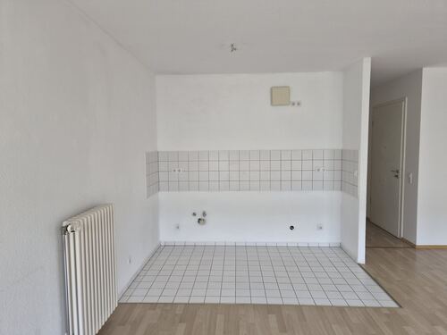 offene Küche zum Wohnzimmer - 2 Zimmer Etagenwohnung in Chemnitz