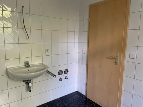 Waschbecken und Wasserzähler - 