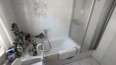 Bad im OG mit Wanne und Dusche - 
