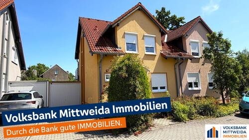 Hausansicht - Zuhause mit Wohlfühlcharakter – Gepflegte Doppelhaushälfte mit Garage und Garten