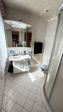 Bad im EG mit Dusche und WC - Einfamilienhaus mit 113,00 m&sup2; in Königshain-Wiederau zum Kaufen