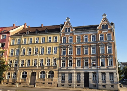 Hausansicht - 3 Zimmer Etagenwohnung zur Miete in Chemnitz