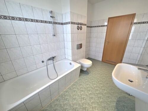 Tageslichtbad mit Badewanne... - 