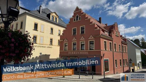 Hausansicht von Rathaus - Denkmalschutzobjekt mit großzügigen Räumen in zentraler Lage - direkt am Markt!