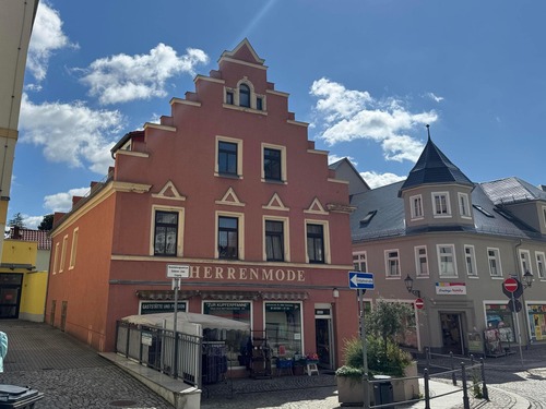 Hausansicht von Marktplatz - 12 Zimmer Mehrfamilienhaus, Wohnhaus zum Kaufen in Hainichen