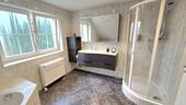 Tageslichtbad mit Dusche... - 