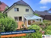 Rückansicht - Exklusives Einfamilienhaus mit Doppelgarage, Gartensauna, Kamin und überdachtem Pool!