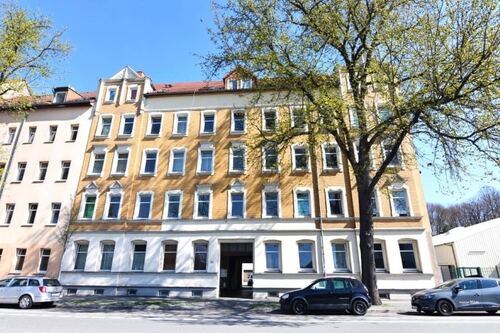 Ansicht Vorderhaus - 2.5 Zimmer Etagenwohnung zum Kaufen in Chemnitz