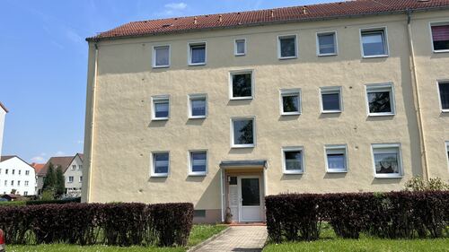 Hausansicht Straßenseite - 3 Zimmer Etagenwohnung zum Kaufen in Rochlitz