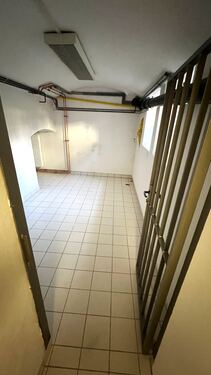 Dokumentenarchiv im Keller - 