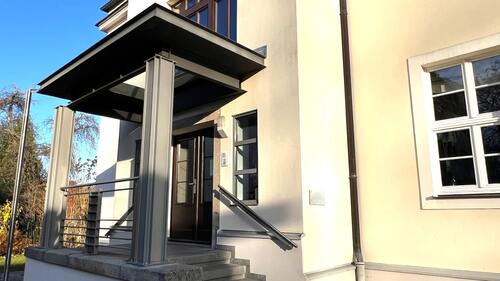 Hauseingang - 16 Zimmer Villa in Mittweida