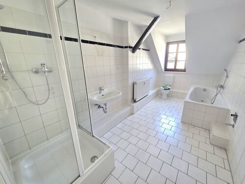 Tageslichtbad mit Dusche... - 