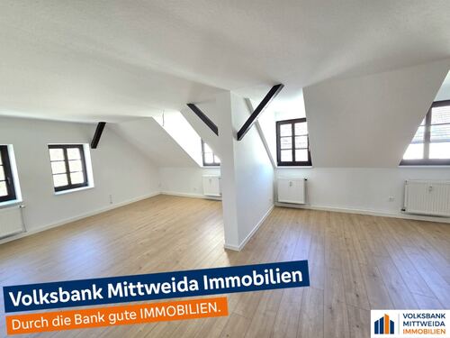 Wohnbereich - Viel Platz unterm Dach: 5‑Zimmer-Wohnung mit Sichtbalken & Tageslichtbad!