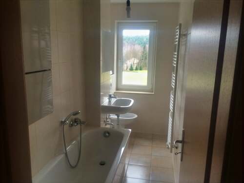 Tageslichtbad mit Badewanne - Etagenwohnung mit 57,66 m² in Rossau zum Kaufen