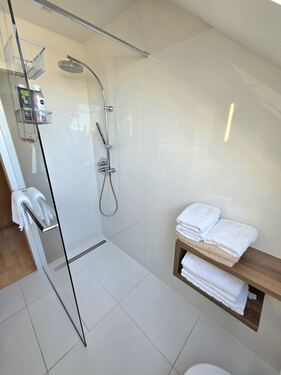 mit ebenerdiger Dusche - 
