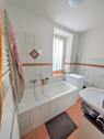 Tageslichtbad mit Badewanne - 