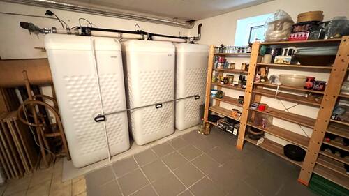 Abstellraum mit Öltanks im Keller - 