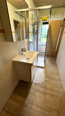 Bad mit Dusche und Waschbecken - Einfamilienhaus mit 94,47 m&sup2; in Geringswalde zum Kaufen