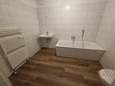 erstes Bad mit Badewanne - 