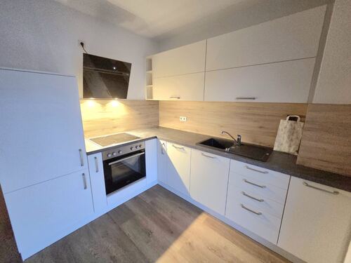 neue Einbauküche - 3 Zimmer Etagenwohnung in Chemnitz