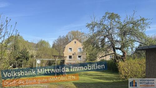 Hausansicht - Einfamilienhaus mit großem Grundstück und Doppelgarage in ruhiger Lage!