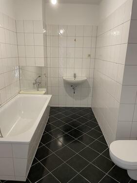 Bad mit Wanne - 
